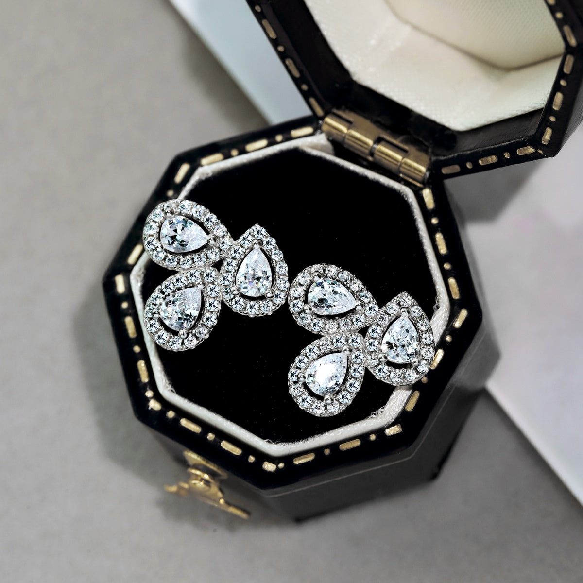 [AuraEcho]Ornate Flower Shape Pear Cut Lover Earrings