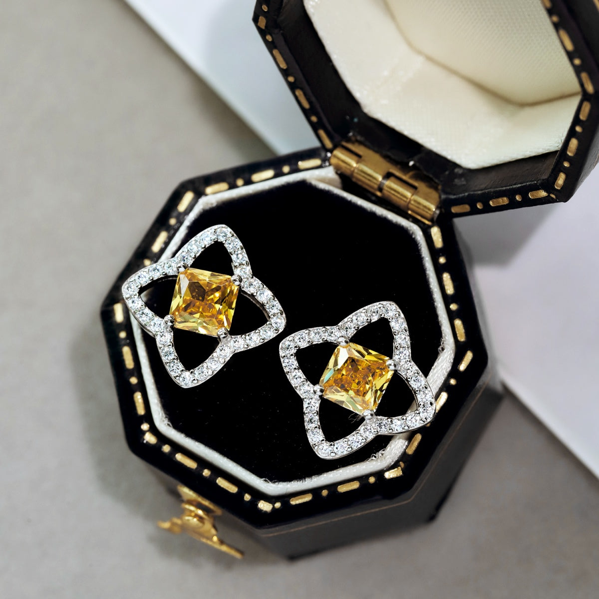 [AuraEcho]Elegant Star Shape Princess Cut Daily Earrings