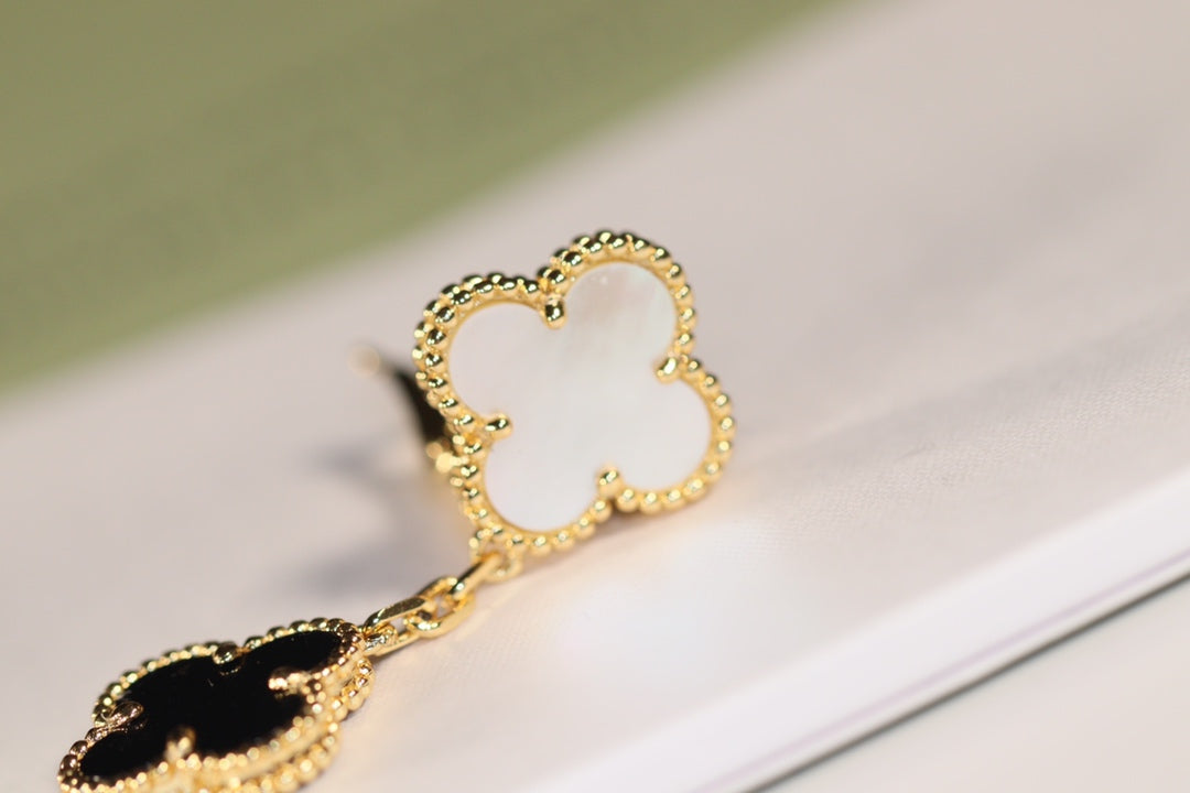 [AuraEcho]CLOVER EARRINGS GOLD ONYX MOP 3 MOTIF