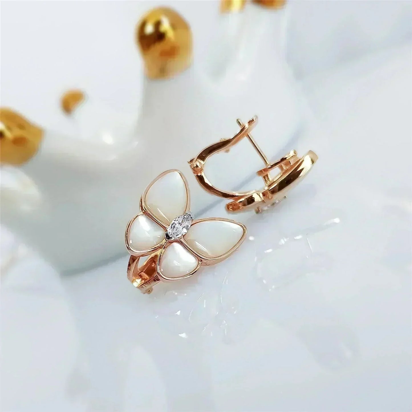 [AuraEcho]BUTTERFLY MOP DIAMOND EARRINGS