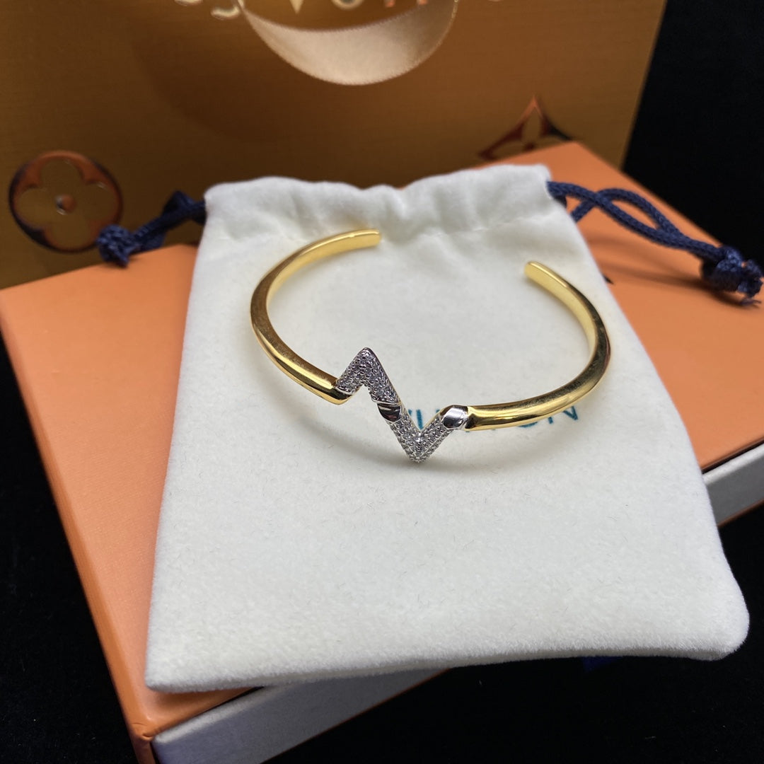 [AuraEcho]VOLTE UPSITE DOWN DIAMOND GOLD OPEN BRACELET