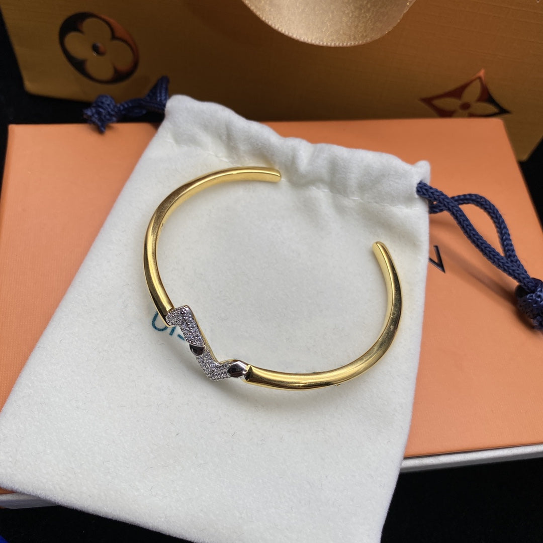[AuraEcho]VOLTE UPSITE DOWN DIAMOND GOLD OPEN BRACELET