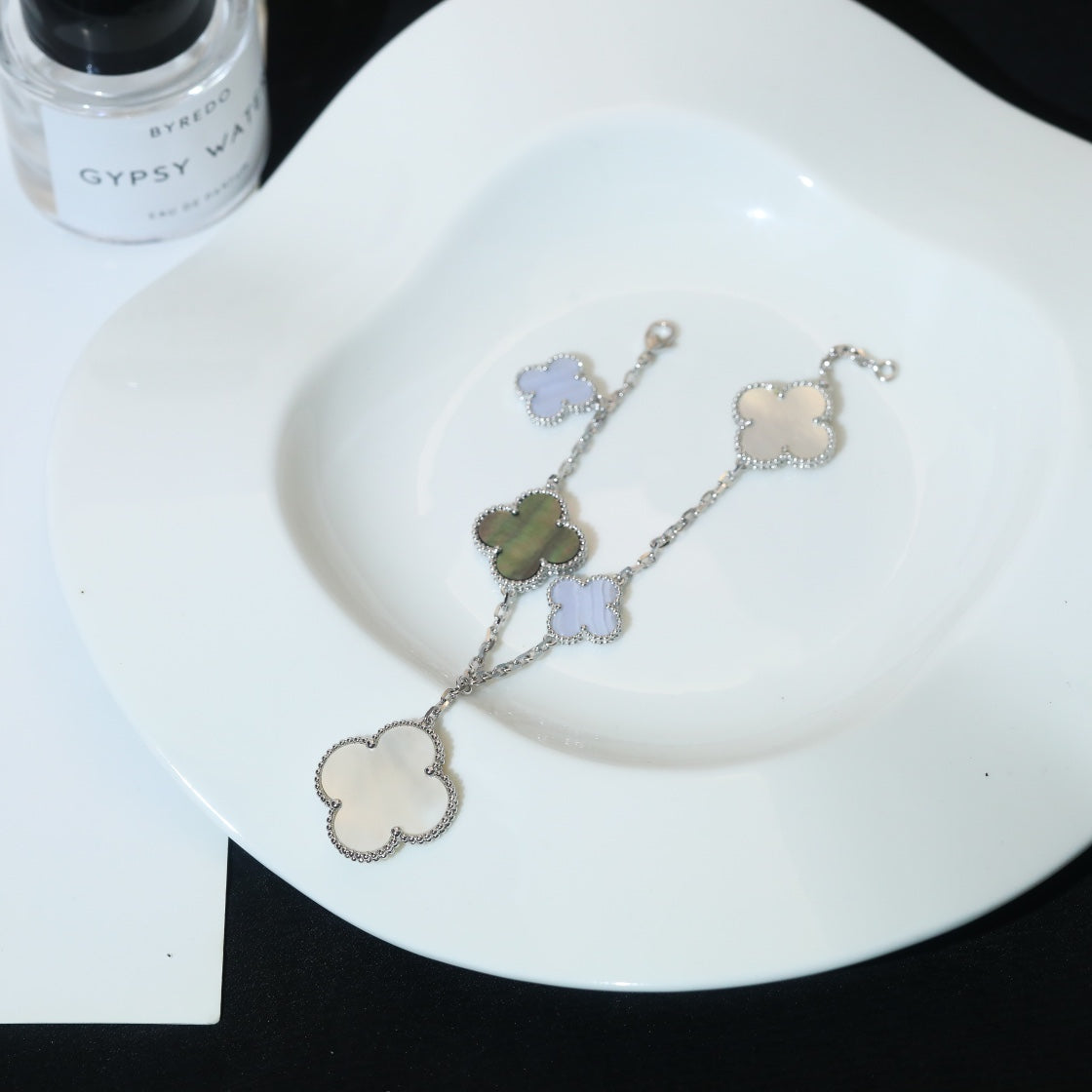 [AuraEcho]CLOVER BRACELET 5 MOTIFS MOP CHALCEDONY SILVER