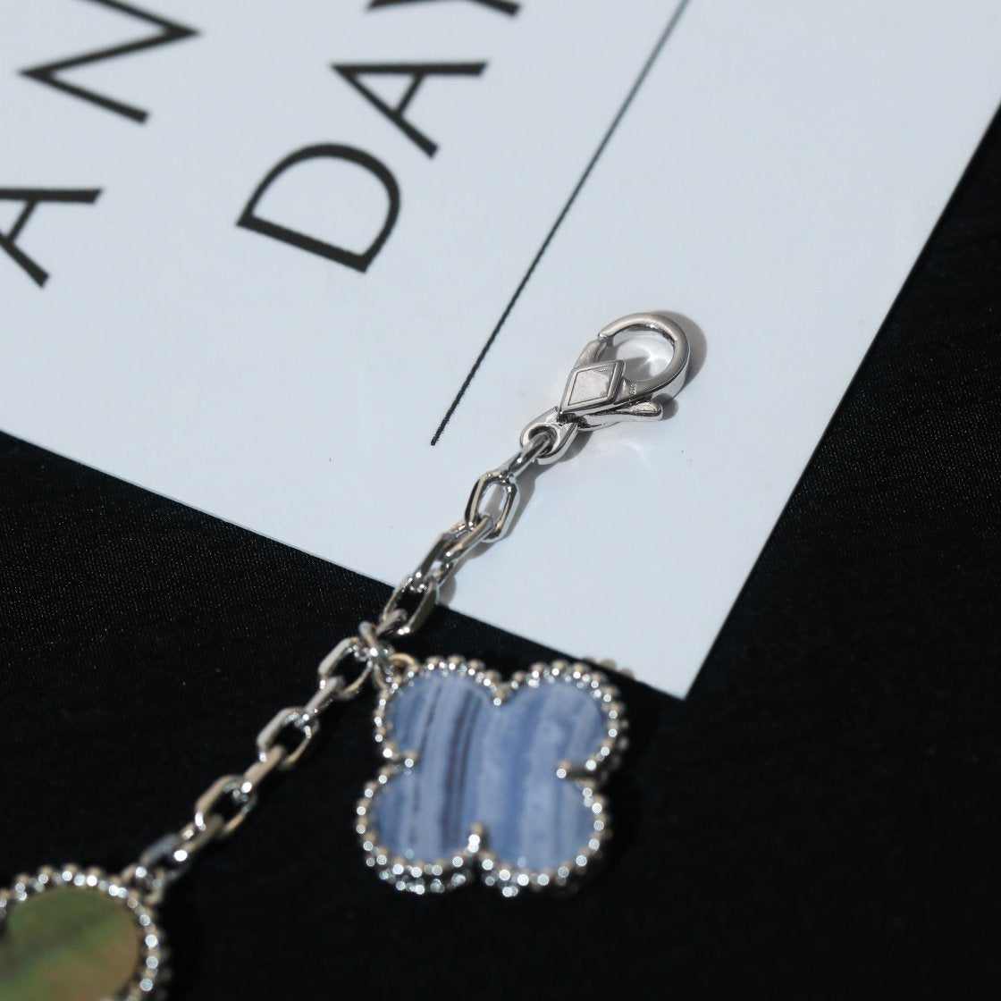 [AuraEcho]CLOVER BRACELET 5 MOTIFS MOP CHALCEDONY SILVER