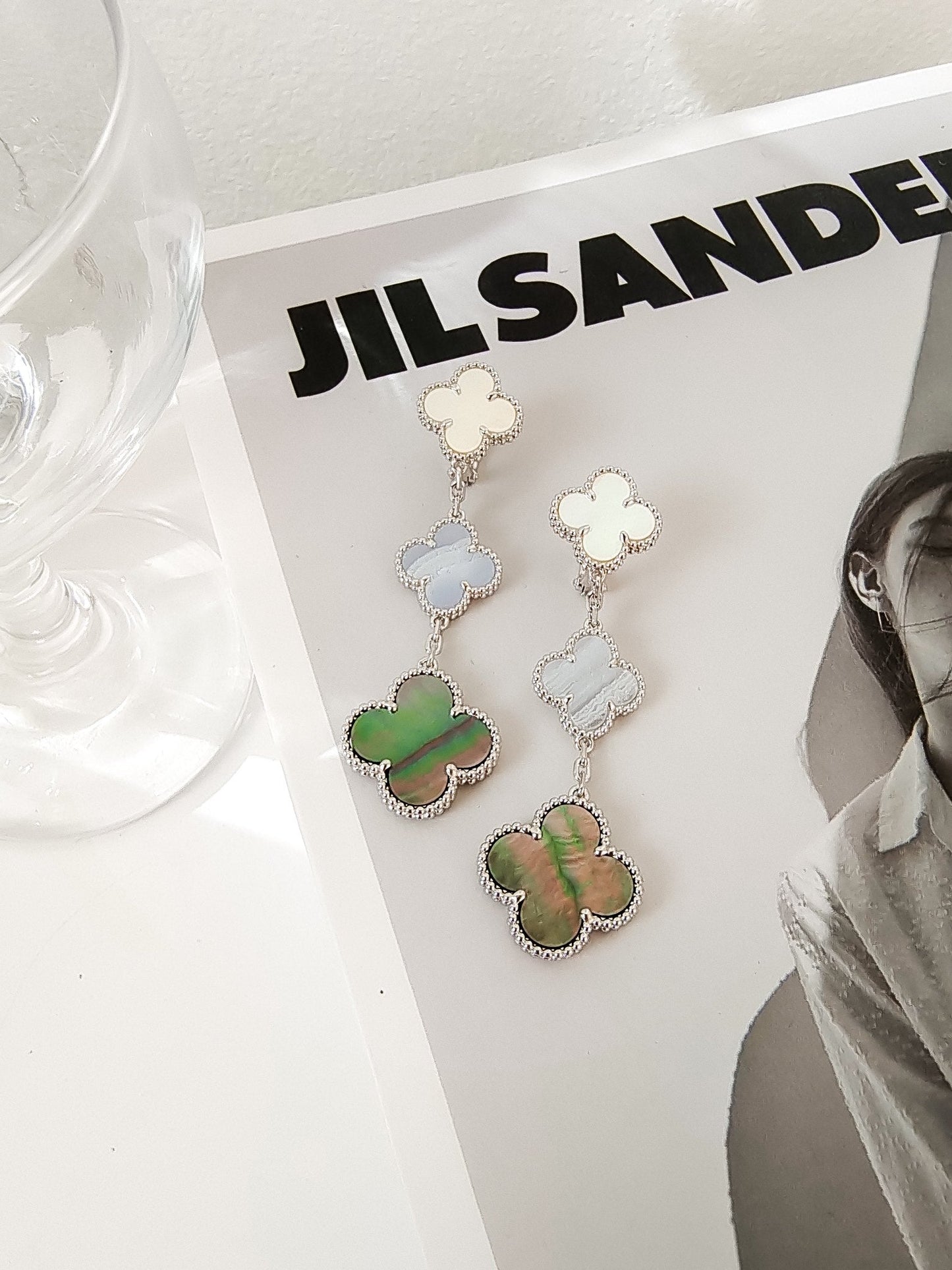 [AuraEcho]CLOVER 3 MOTIFS CHALCEDONY DARK MOP SILVER EARRINGS