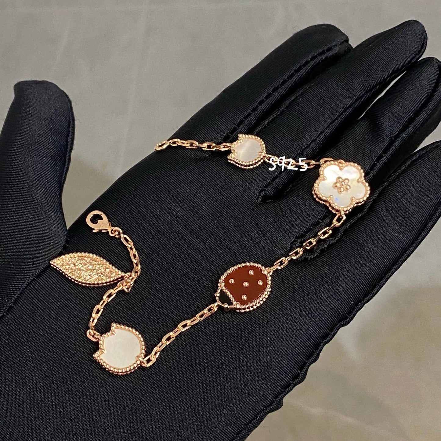 [AuraEcho]LUCKY SPRING 5 MOTIF BRACELET