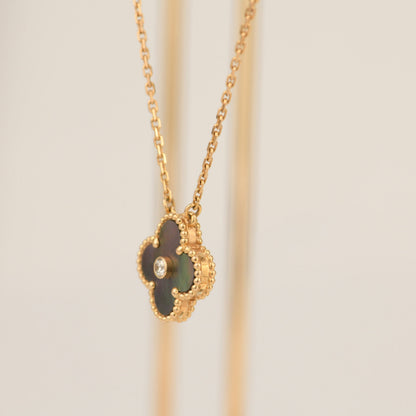 [AuraEcho]CLOVER 15MM DIAMOND AND MOTHER-OF-GREY NECKLACE