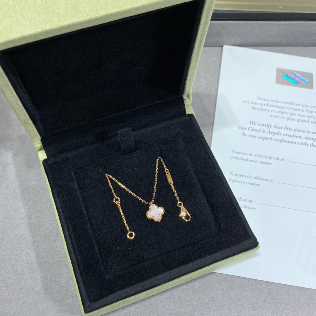 [AuraEcho]CLOVER 15MM PINK MOTHER-OF-PEARL SINGLE FLOWER NECKLACE