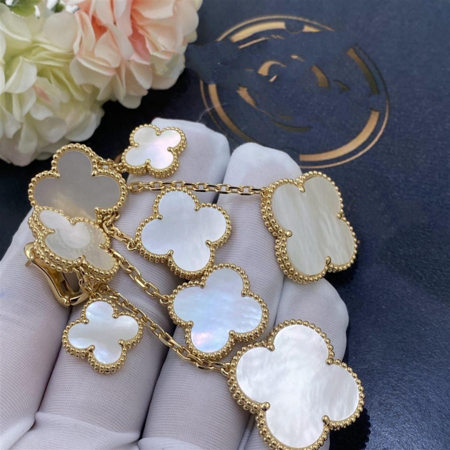 [AuraEcho]CLOVER EARRINGS WHITE MOP 4 MOTIFS GOLD