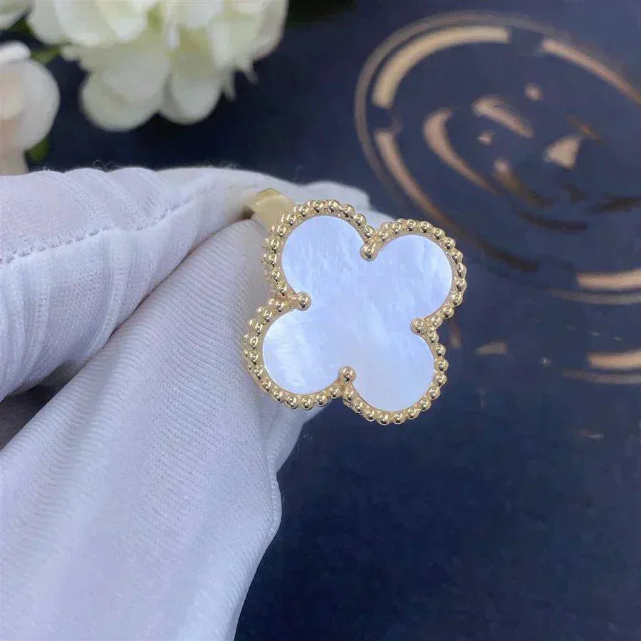 [AuraEcho]CLOVER WHITE MOP RING